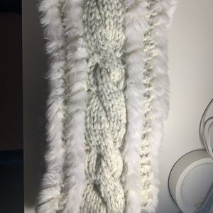 LOFT faux fur white scarf 🧣
